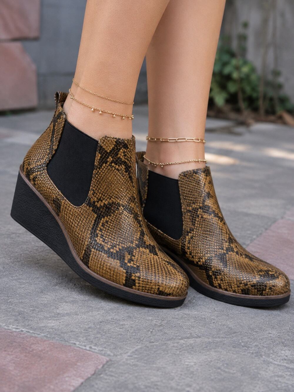 Aerosoles women's Brandi pull on ankle booties snakeskin wedge heels size 7.5
